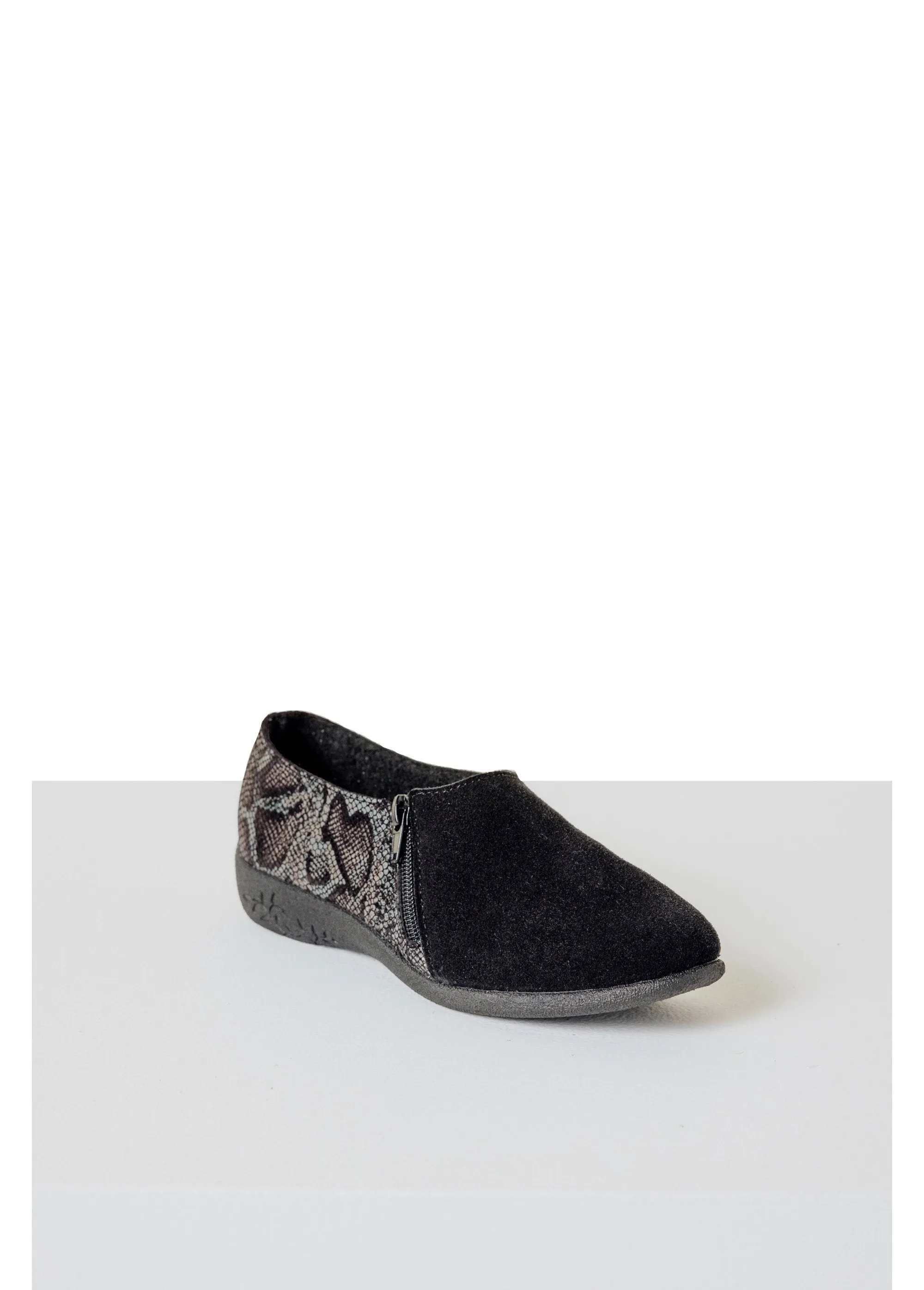 Comfort width zipped derby in leather