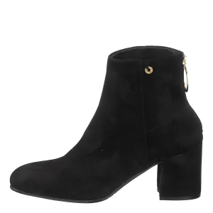 Nidia Black