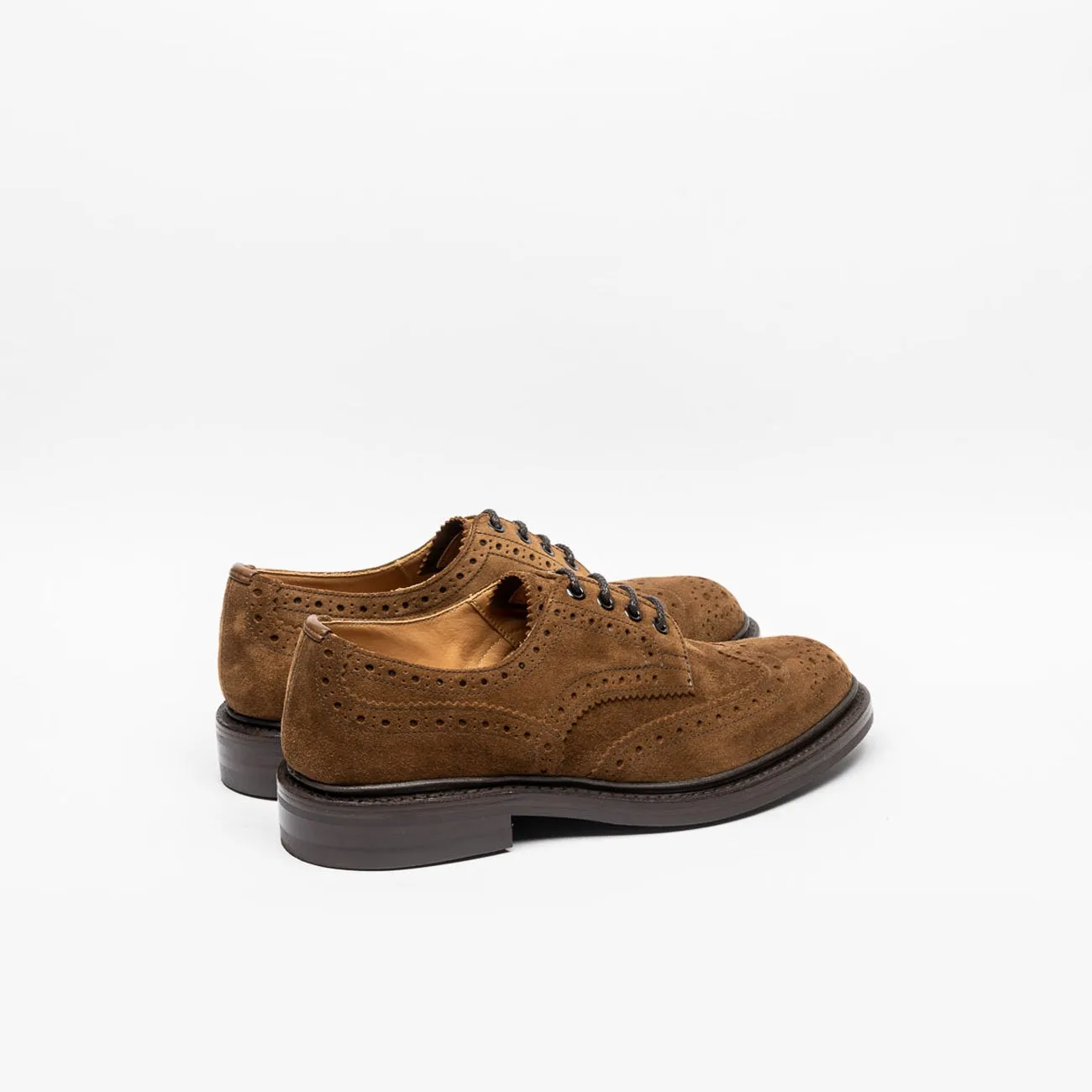Stringata derby Tricker's Bourton in camoscio marrone (Cubana suede)