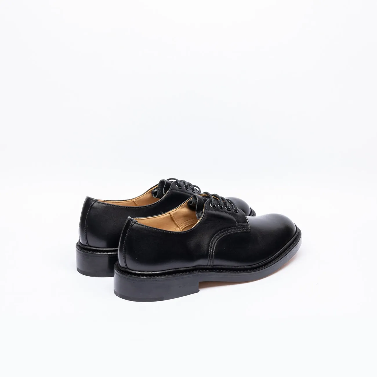 Stringata derby Tricker's Daniel in pelle nera