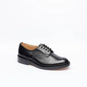 Stringata derby Tricker's Daniel in pelle nera